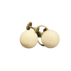Richelieu Antique Vintage 1960s White Gumdrop Screw back Earrings JB4